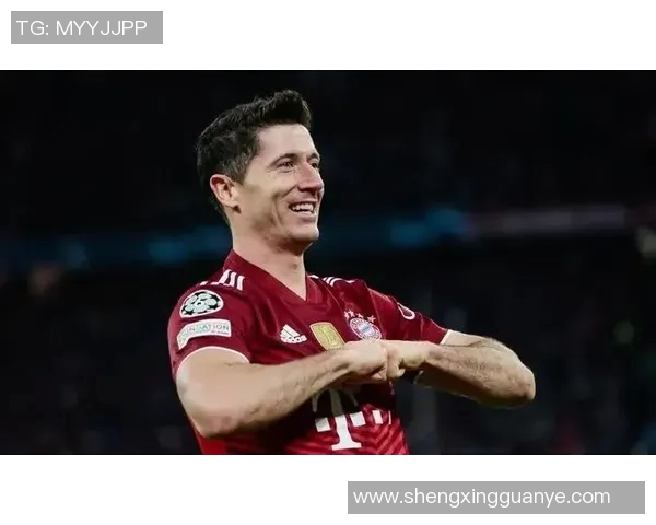 足球明星们在赛场上的帅气瞬间定格了无数精彩时刻让我们一同回顾这些令人心动的瞬间