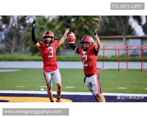 马奎斯与足球明星同框合影展现运动精神与友谊的完美结合