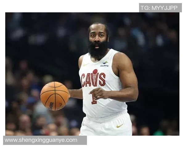 篮球场上的明星对决谁能轻松吊打对手引发热议